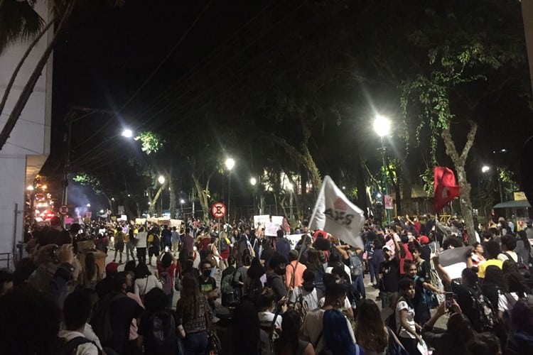 Estudantes de instituições federais de JF protestam contra bloqueio de verbas 2 protesto federais gabriel bhering
