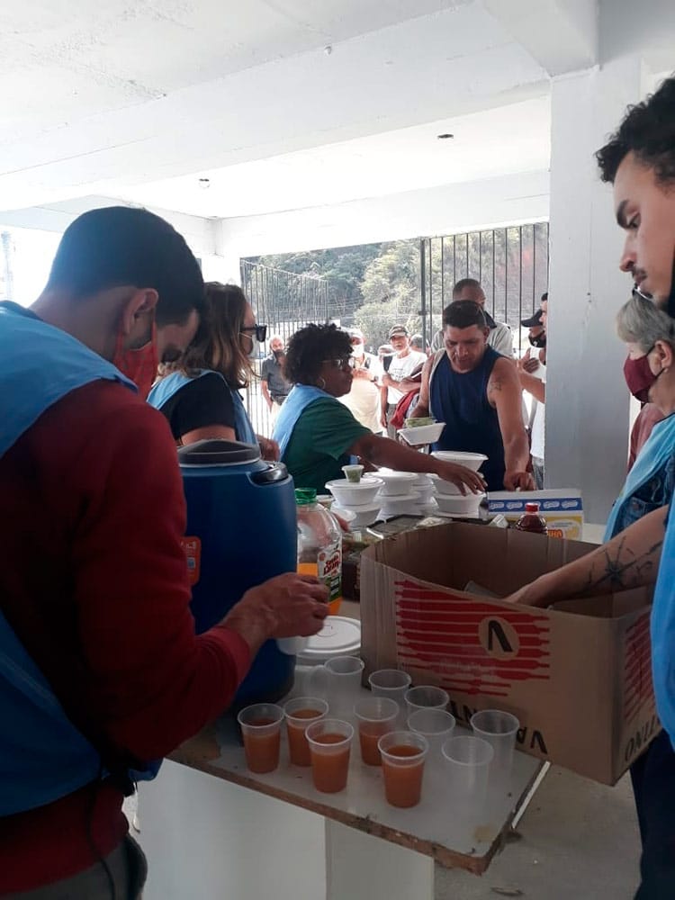 Instituto e chef distribuem marmitas para população em situação de vulnerabilidade social 1 instituto fenix 4 divulgacao