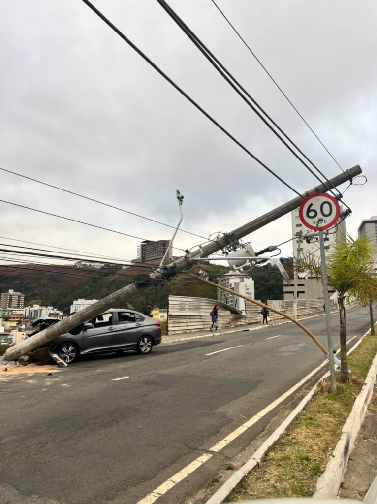 Acidente na Itamar Franco by redes sociais