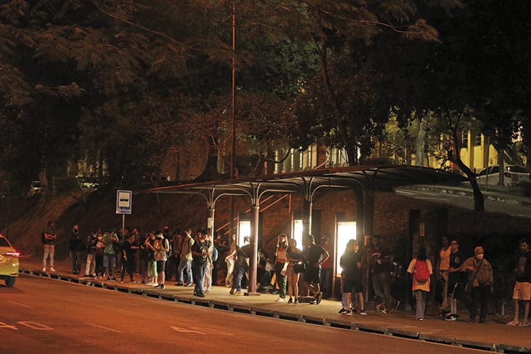 Atrasos e pouca oferta de linhas que atendem a UFJF afligem usuários 2 transporte coletivo UFJF 2 Leonardo Costa