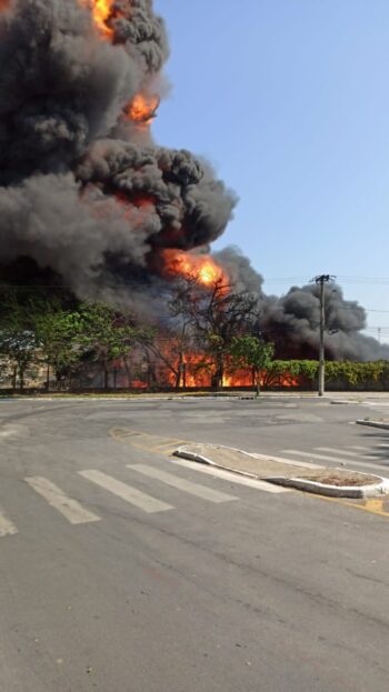 2incendio na rei alberto reproducao de video by redes sociais e1665498334241