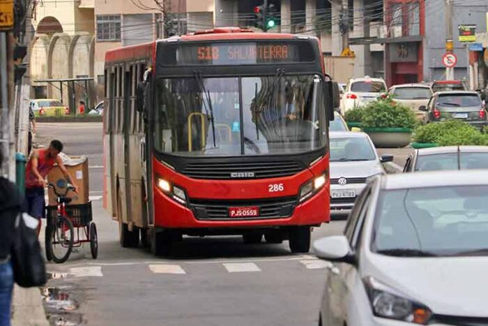 Uma semana após transferência, usuários ainda relatam problemas no transporte público 1 Onibus Felipe Couri