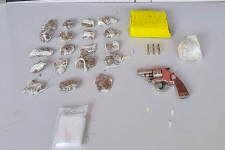 Adolescente é apreendido com arma de fogo e drogas na Zona Norte 1 apreensao esplanada by pm