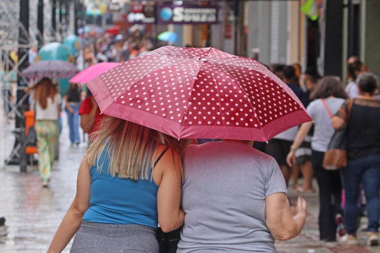 Últimos dois dias de 2022 podem ser de chuvas intensas em JF 1 LEONARDO COSTA TEMPO CHUVA 02