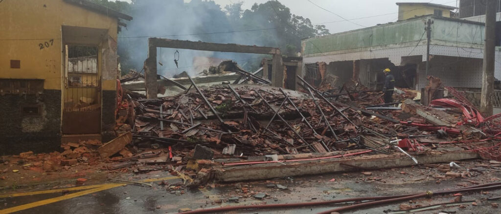Delegado pede adiamento do prazo para entrega de inquérito sobre explosões em Santa Terezinha 1 casa desaba by gabriel silva
