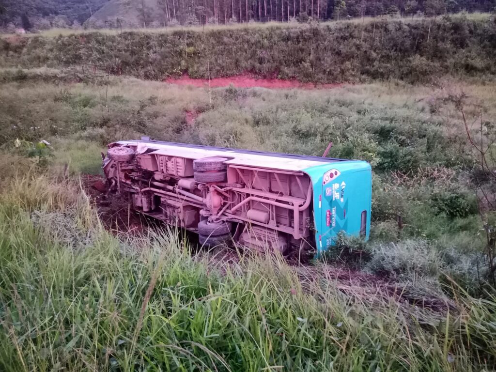 acidente bombeiros MG1