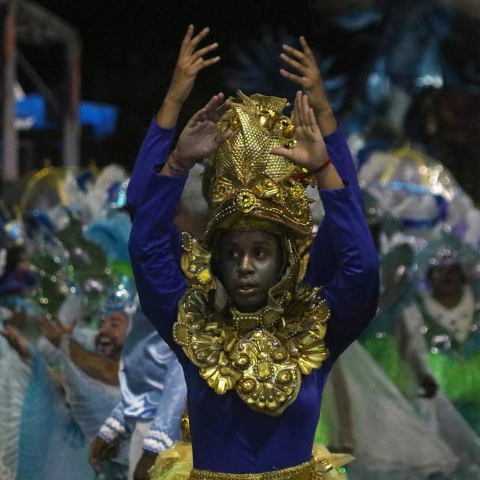 gal carnaval na passarela by felipe couri