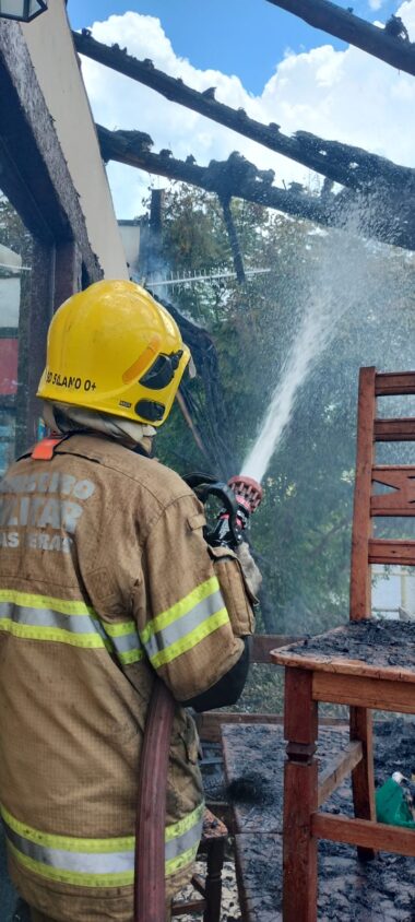 incendio restaurante em valadaraes by bombeiros e1675697869891