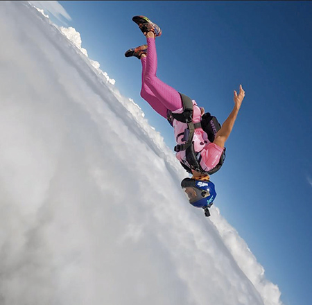 Chilena Carito em salto de cabeça para baixo (Foto: Arquivo pessoal)