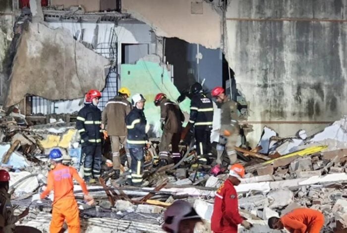 Desabamento de prédio em Olinda deixa ao menos dois mortos 1 desabamento de prédio em olinda