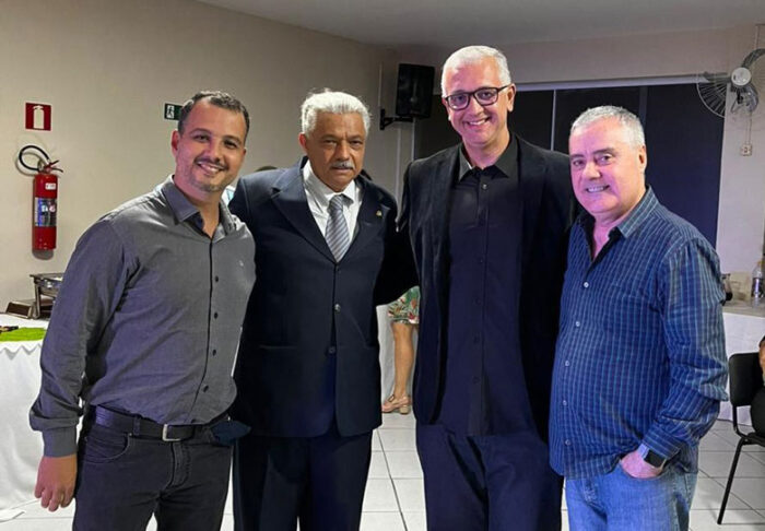 Ely Machado Paulo Roberto Luiz Gonzaga e Walmir Moraes 150523 enviada pela Giglia com corte