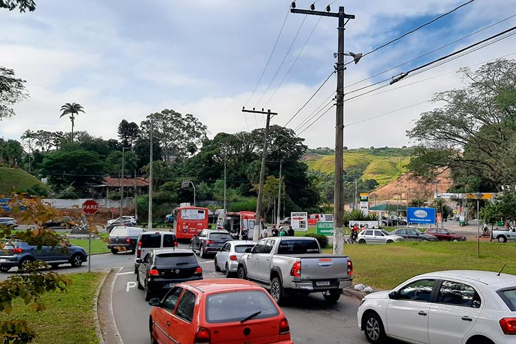 Ciclista atropelado na rotatória do Parque da Lajinha está em estado grave 1 acidente trevo parque da lajinha foto wendell guiducci