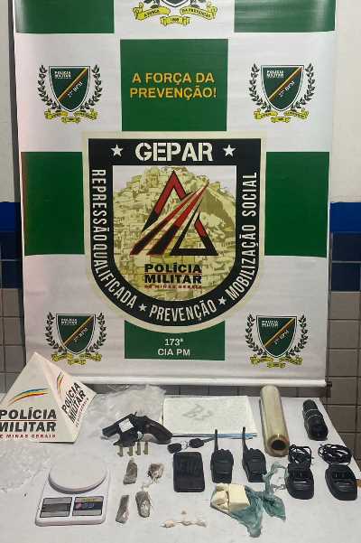 Após cerco e bloqueio na BR-267, dupla é presa por tráfico de drogas e posse ilegal de arma 1 igrejinha br 267 apreensao com 2 presos by pm 1