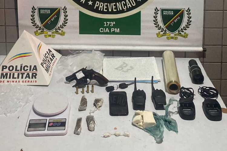 Após cerco e bloqueio na BR-267, dupla é presa por tráfico de drogas e posse ilegal de arma 2 igrejinha br 267 apreensao com 2 presos by pm destacada 1