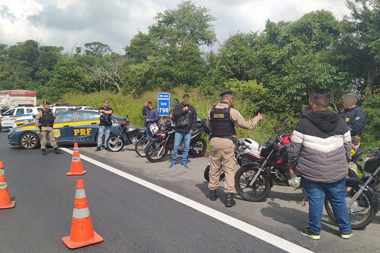 motociclista parados na br divulgacao prf