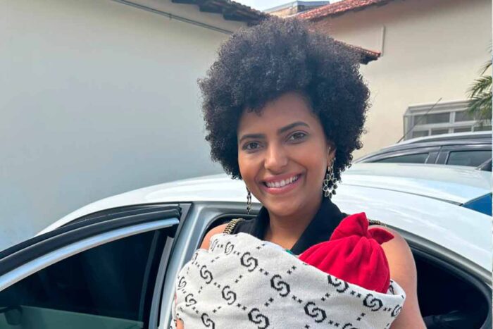 ‘Sai da frente, minha filha nasceu dentro do carro’: vídeo de pai comemorando em JF viraliza 1 mae celebra nascimento da filha arquivo pessoal