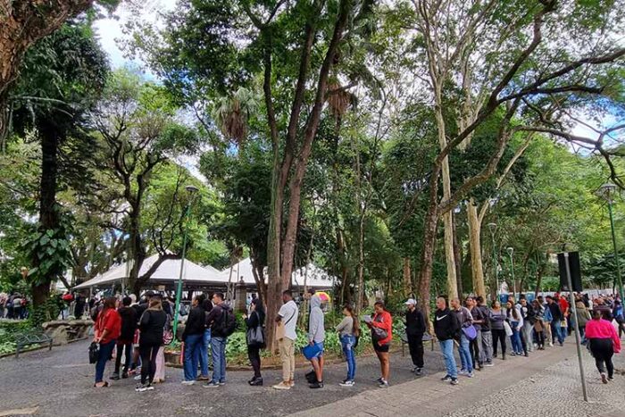 Fila por empregos no Parque Halfeld