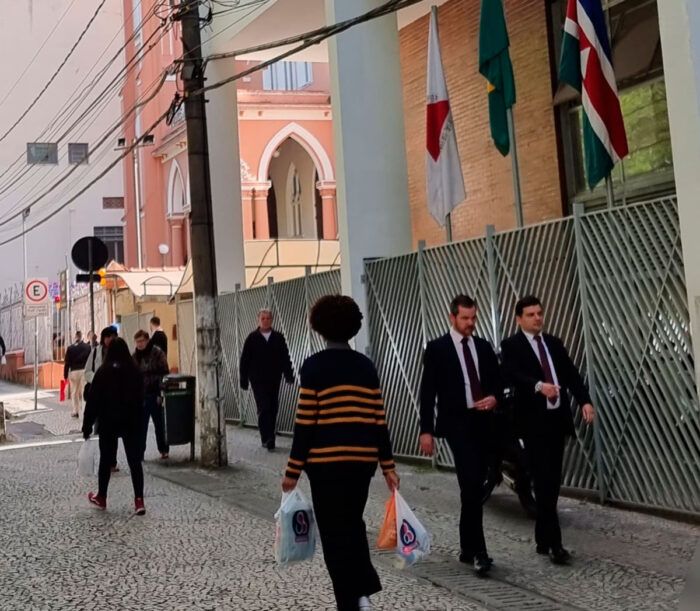 Delegado Rafael a caminho do Fórum