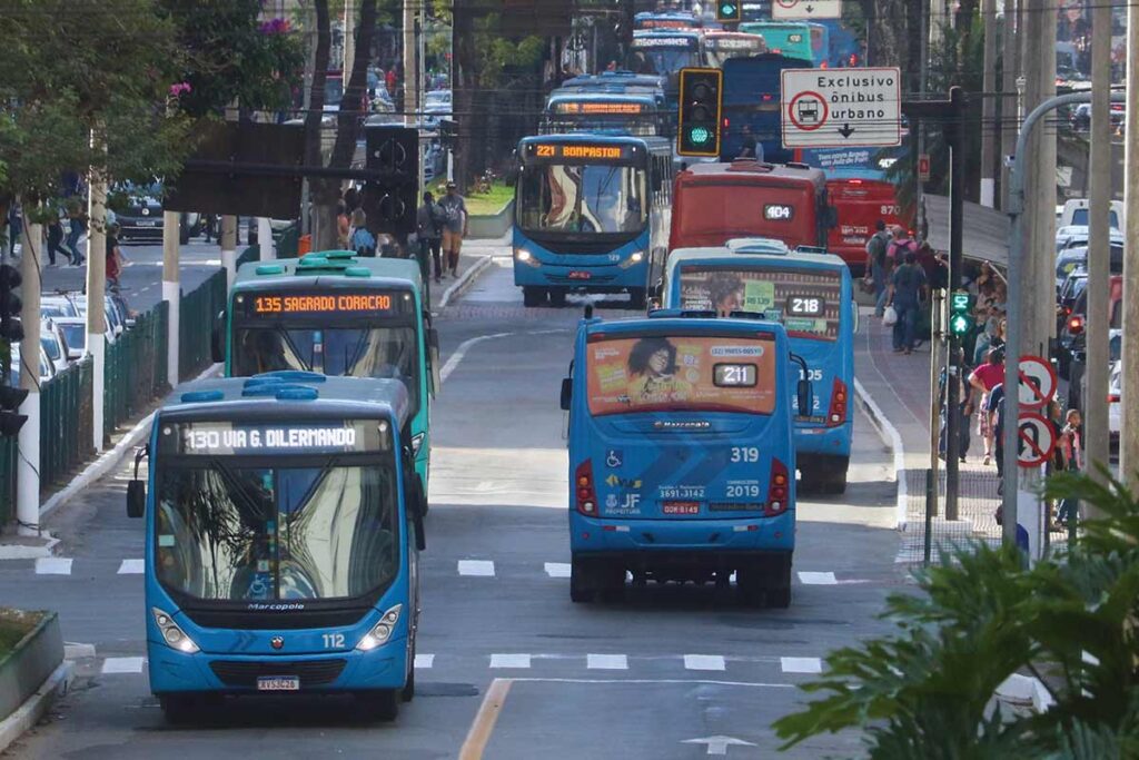 ONIBUS Interna1 Felipe Couri