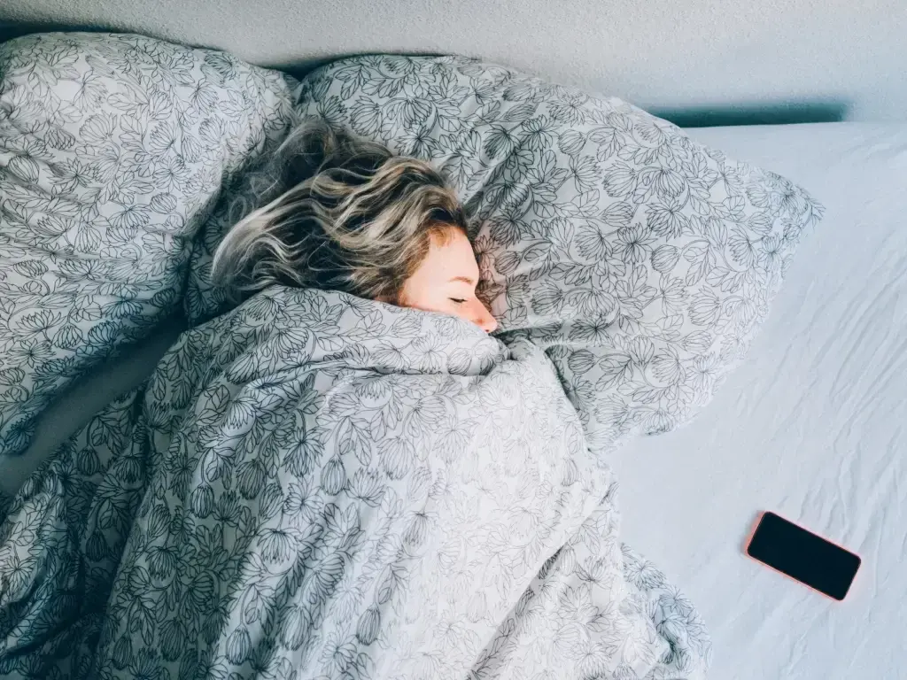5 técnicas que especialistas recomendam para dormir bem no frio sem ligar o ar-condicionado