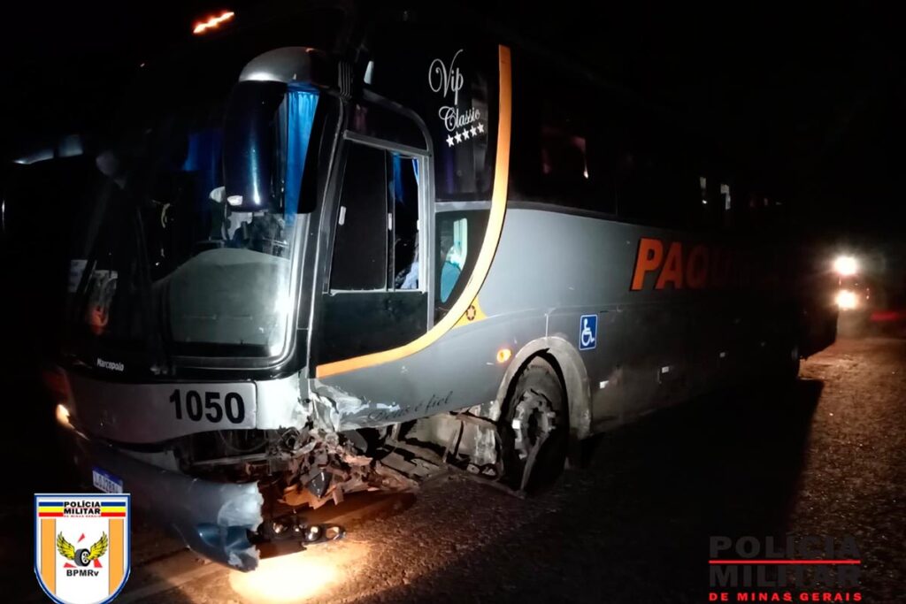 Motorista embriagado e sem habilitação bate em ônibus que levava 35 crianças foto PMR