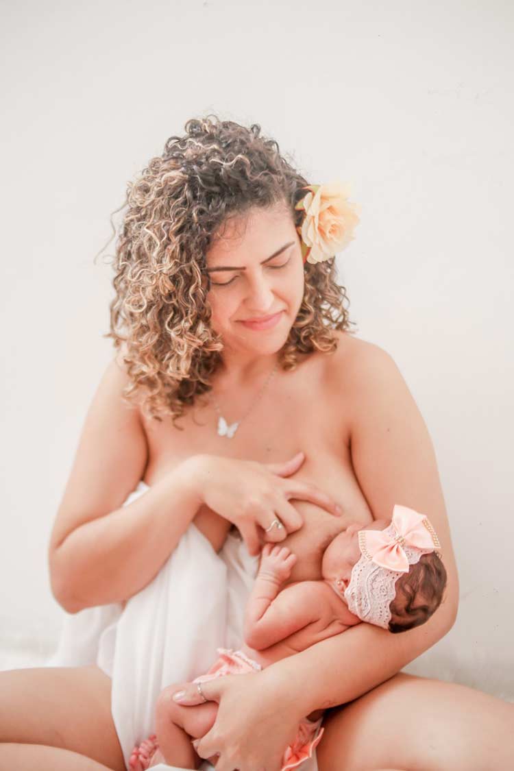 Agosto Dourado destaca a importância da amamentação e o cuidado com as mães 1 Amamentacao Priscila Vieira Arquivo pessoal