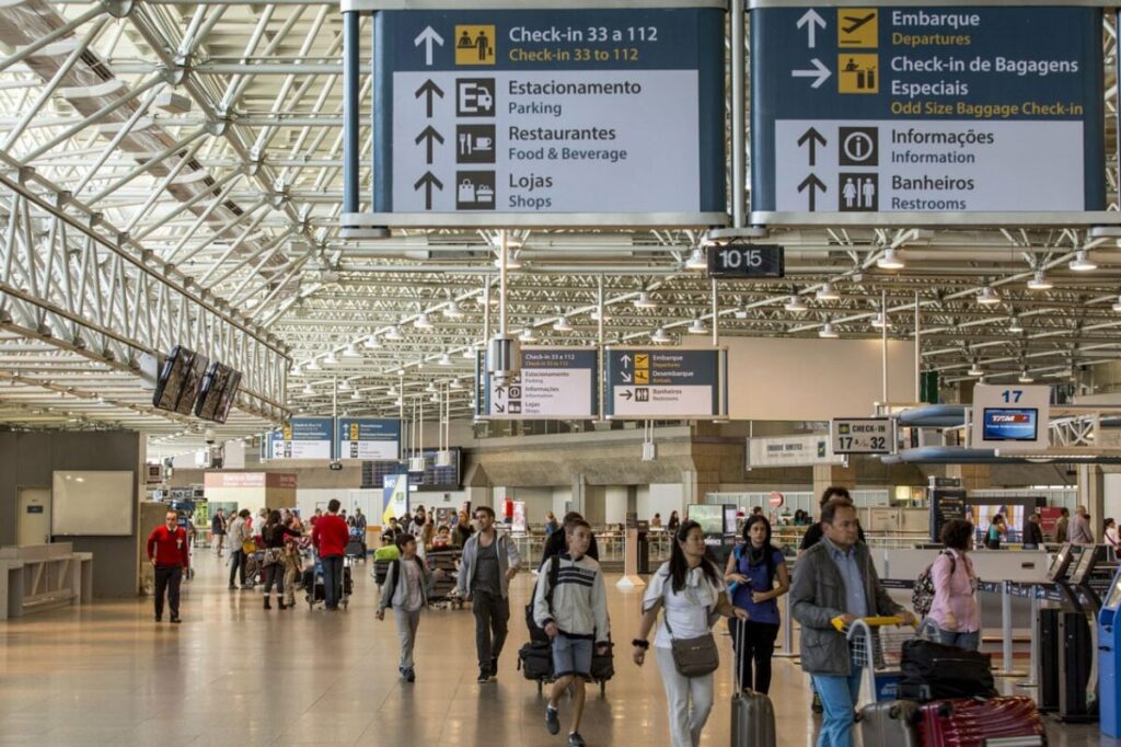 Antes-de-adquirir-qualquer-uma-destas-6-coisas-no-aeroporto,-reflita-duas-vezes.-00-07-08-23