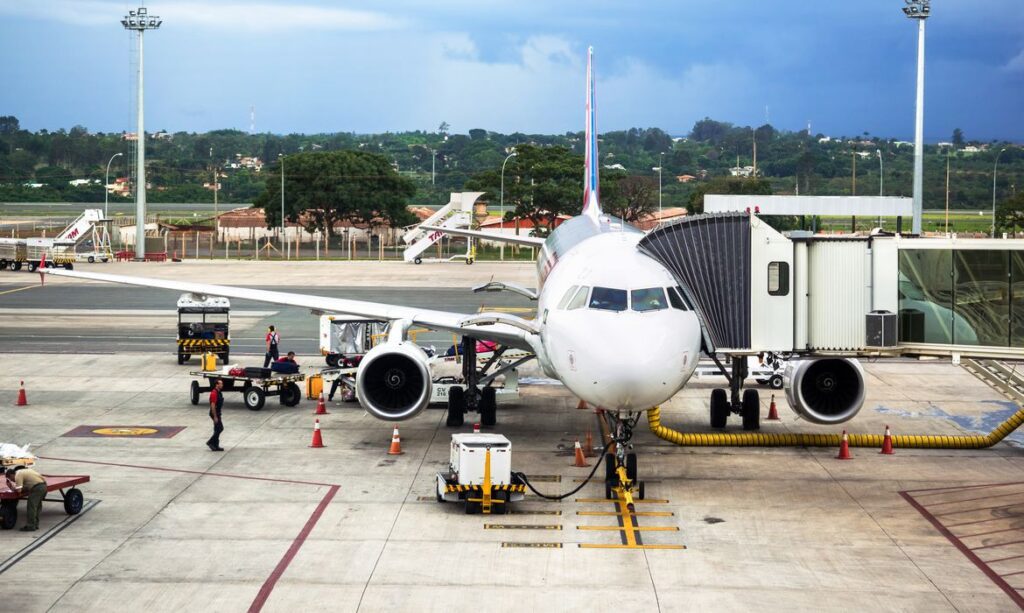 Antes-de-adquirir-qualquer-uma-destas-6-coisas-no-aeroporto,-reflita-duas-vezes.-01-07-08-23