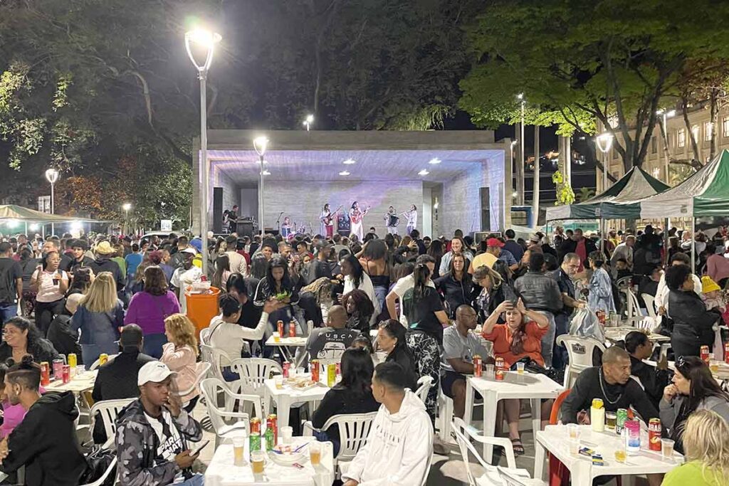 Feira Noturna