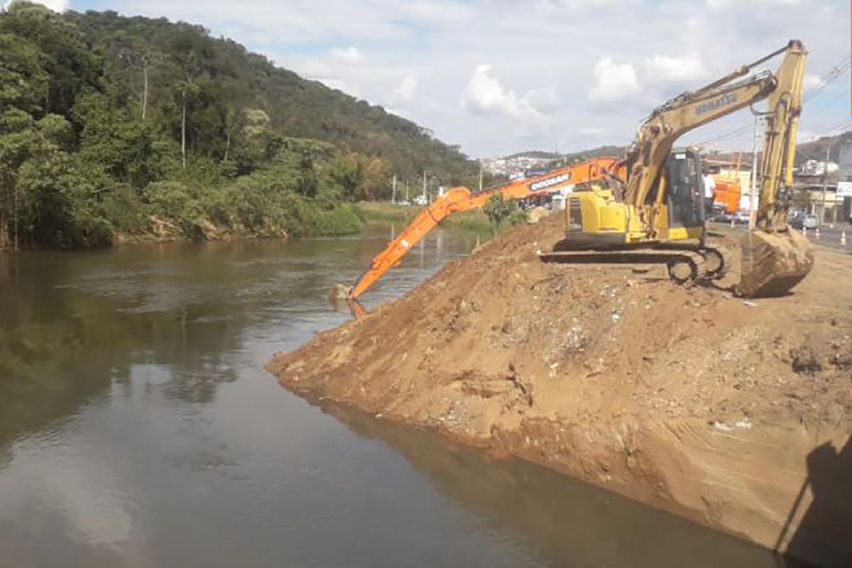 Começa o novo processo de desassoreamento do Rio Paraibuna foto PJF