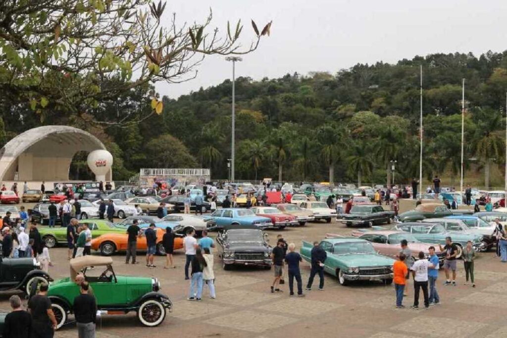 23º Encontro de Carros Antigos reúne mais de 150 veículos no campus da UFJF foto felipe couri