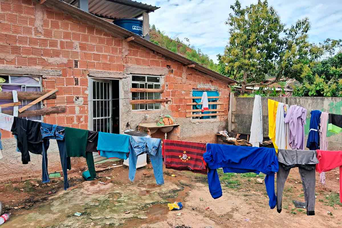 Homem é preso após manter companheira em cárcere privado