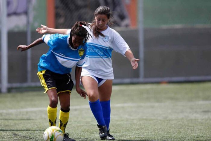 Futebol feminino Minas Cris Mattos FMF