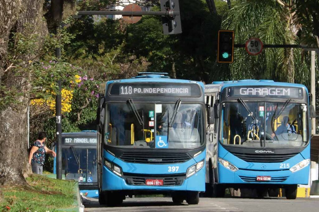 ONIBUS CAPA Felipe Couri