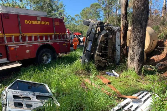 ACIDENTE VAN DIVULGACAO CORPOR DE BOMBEIROS