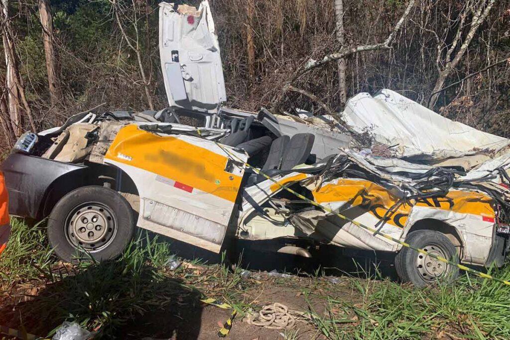 ACIDENTE VAN2 DIVULGACAO CORPOR DE BOMBEIROS