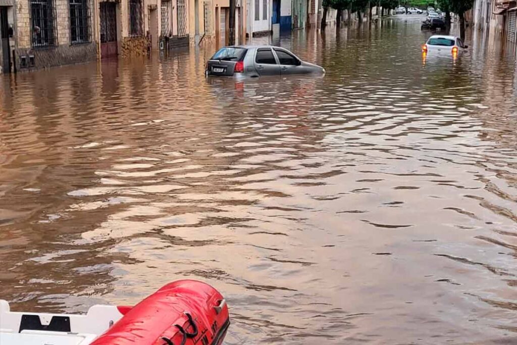 CHUVAS-EM-JF---DIVULGAÇÃO-BOMBEIROS--(5)