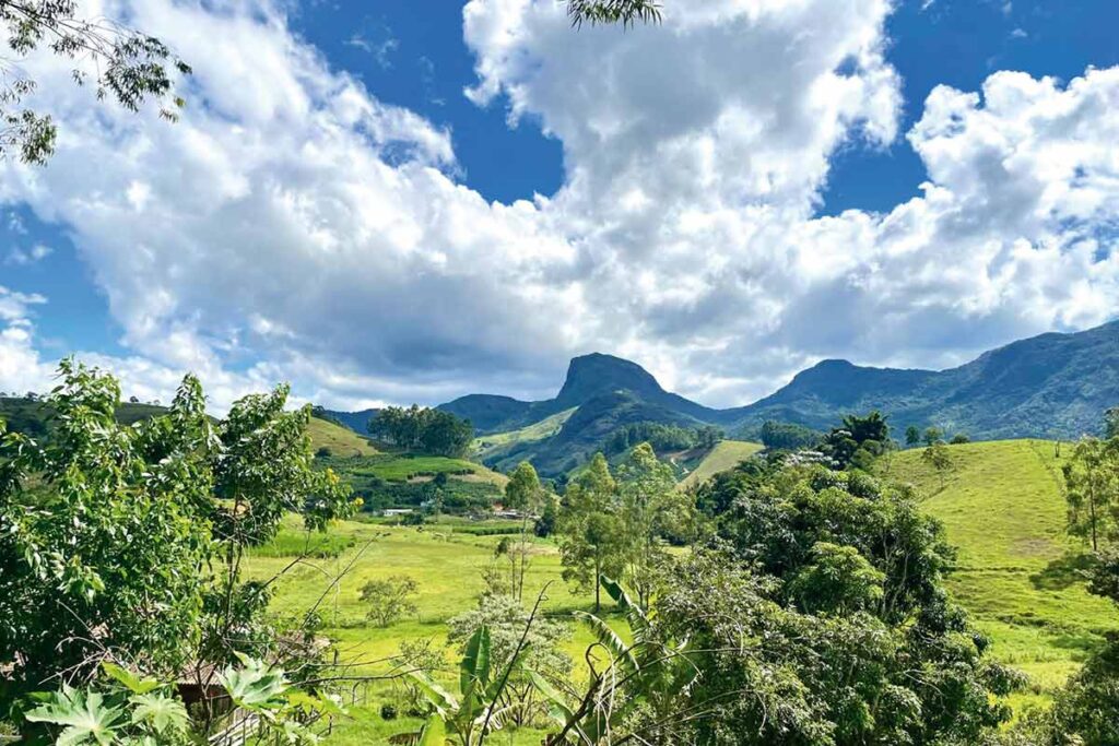 MURIAÉ---Pico-do-Itajuru---Crédito-Elisa-Darby