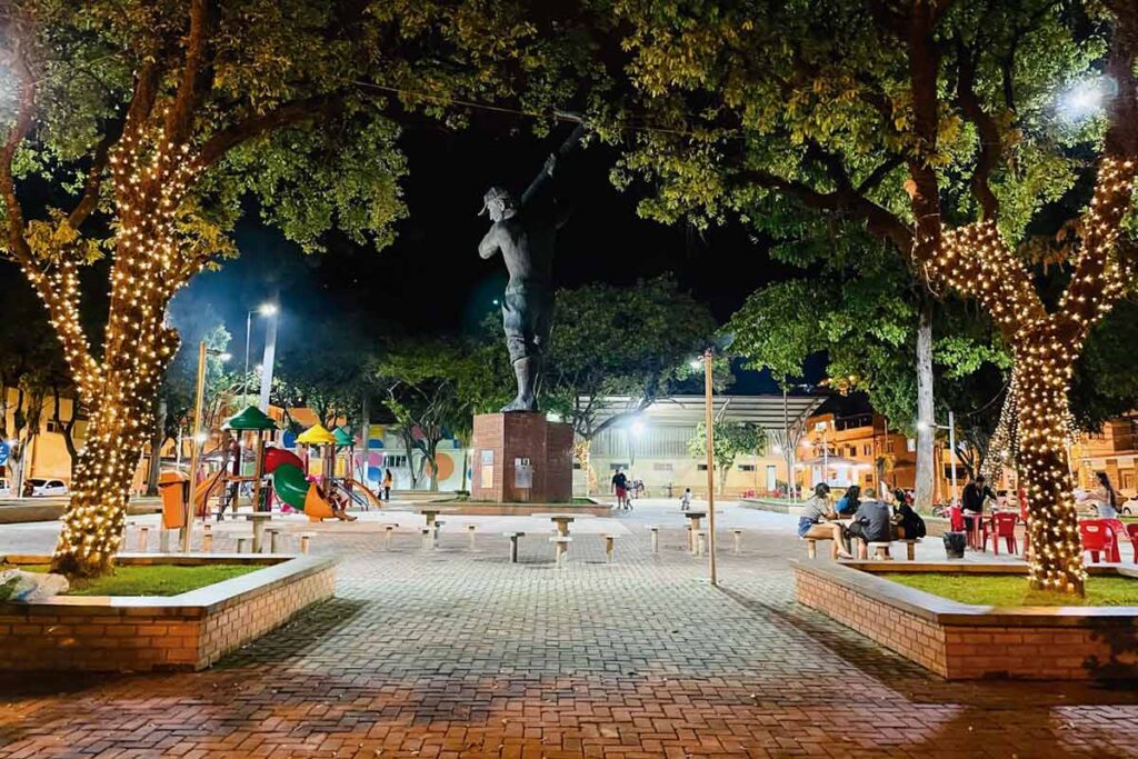 MURIAÉ---Praça-Prefeito-Paulo-Carvalho---Crédito-Elisa-Darby