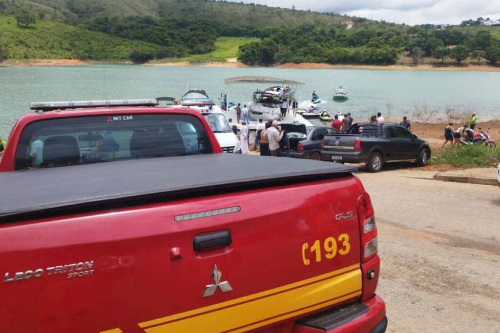 Queda de helicoptero em Capitolio Bombeiros