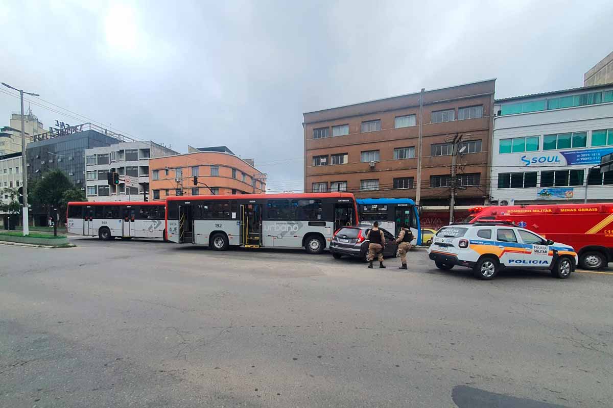 acidente andradas onibus e carro foto pm 2