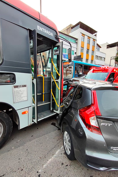 acidente andradas onibus e carro foto pm int