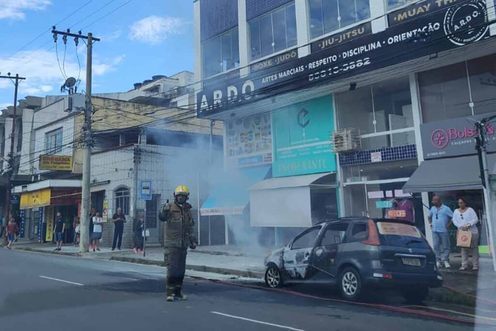 carro pega fogo avenida rui barbosa eduardo valente