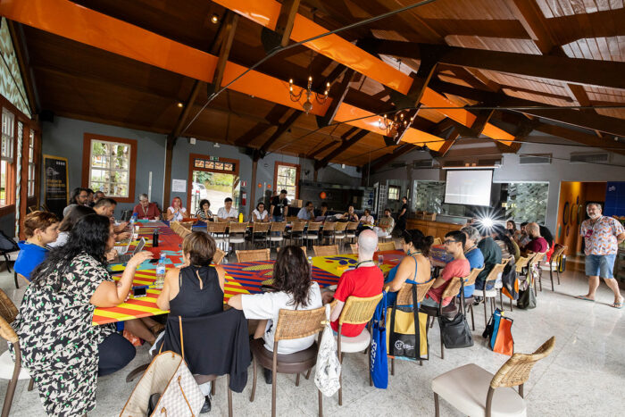 grupo reunido na mesa Leo LaraUniverso Producao