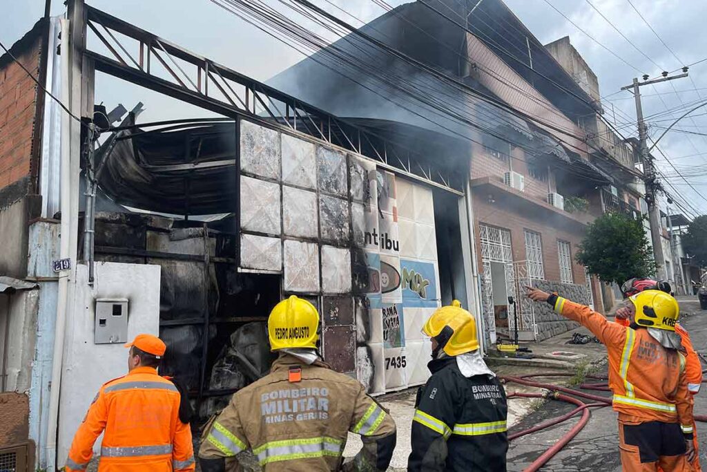 Incêndio-Nossa-Senhora-Aparecida---Felipe-Couri-(3)