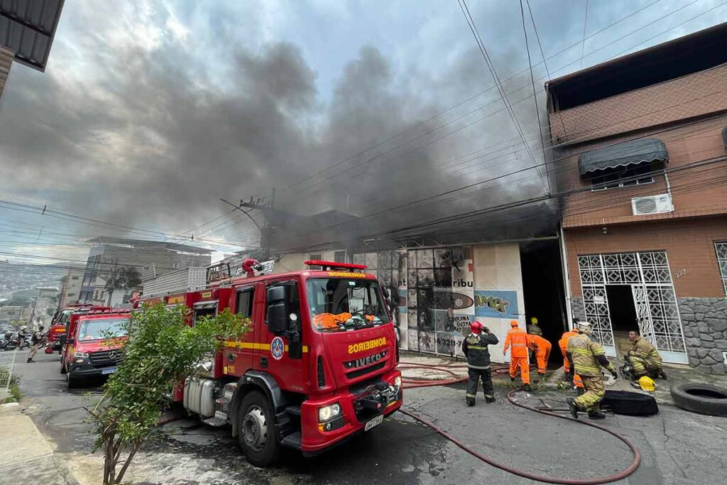 Incêndio-Nossa-Senhora-Aparecida---Felipe-Couri-(4)