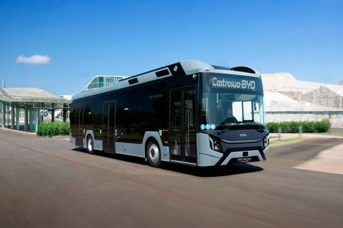 além de carros elétricos, BYD tem ônibus elétrico