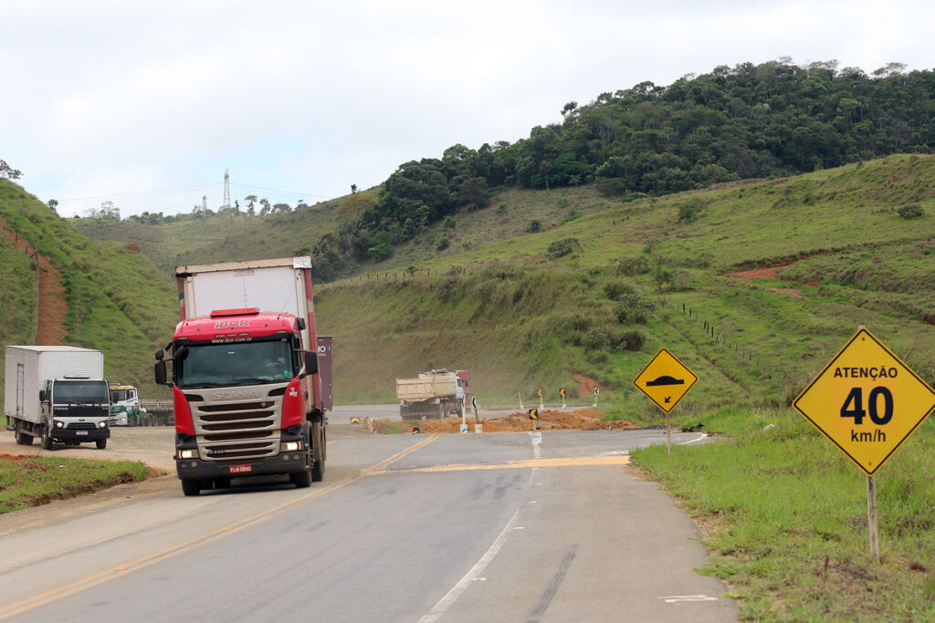 caminhões na AMG-3085