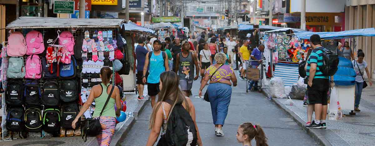 Novo Comércio Popular de Juiz de Fora começa a ocupar as ruas da região central nesta quinta (Foto: Felipe Couri)