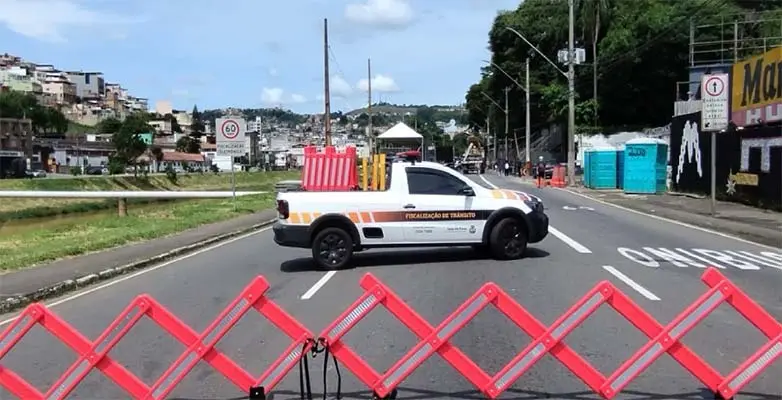 transito passarela do samba foto pjf